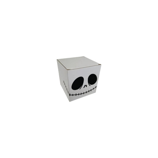 caja de carton blanco impresión calavera 